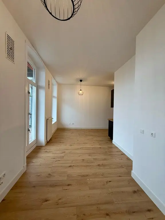 Image 4 of 16