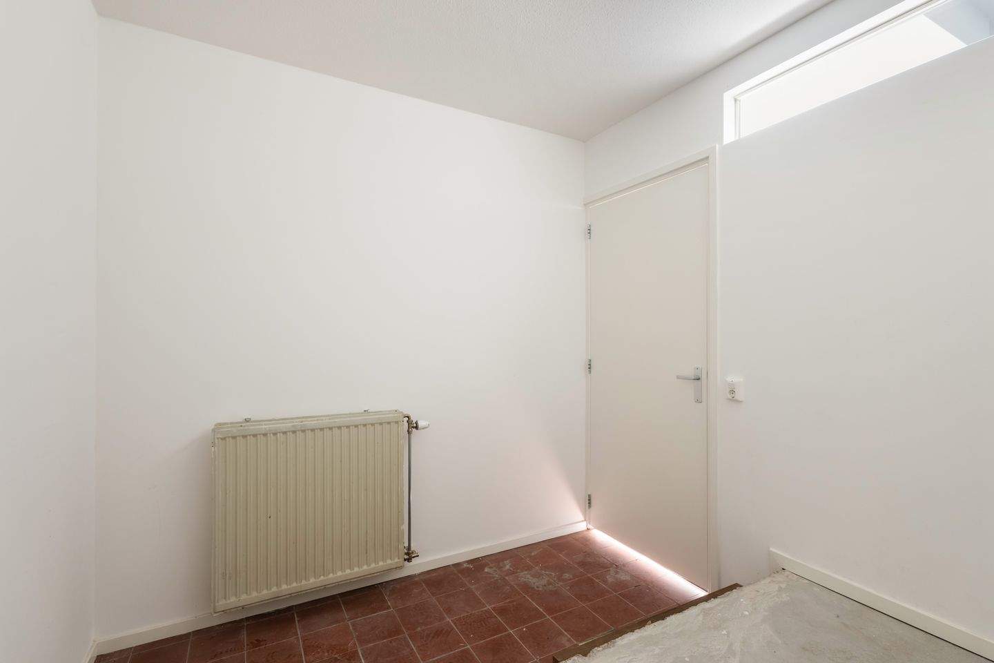 Image 10 of 32