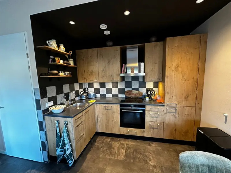 Image 2 of 10