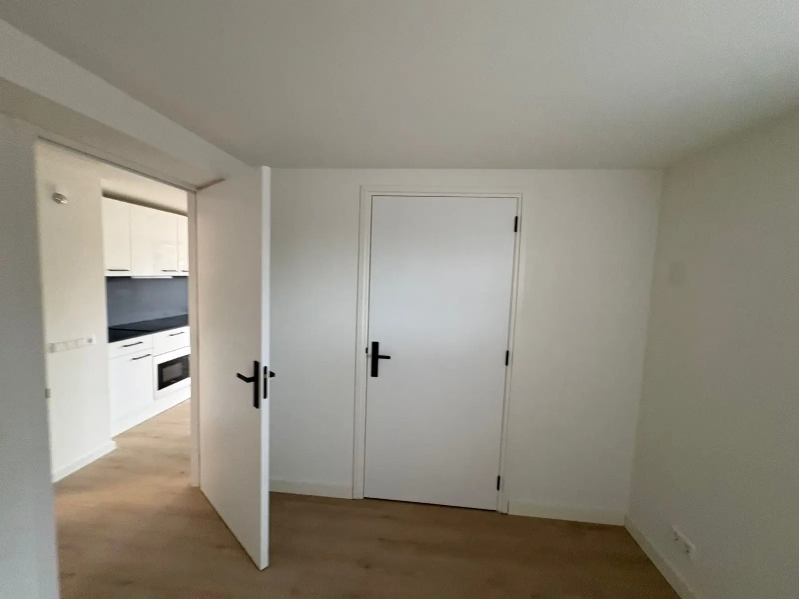 Image 4 of 7