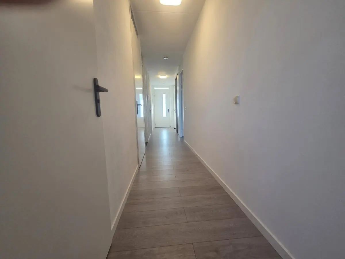 Image 21 of 23
