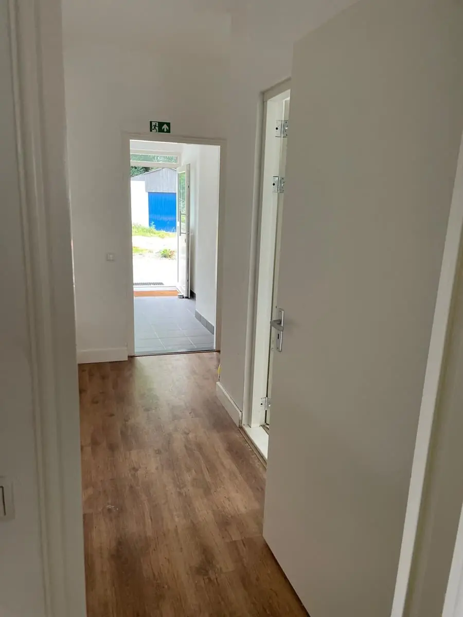 Image 6 of 6