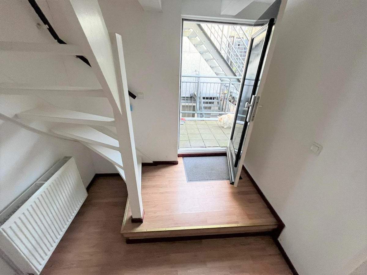Bild 2 von 32