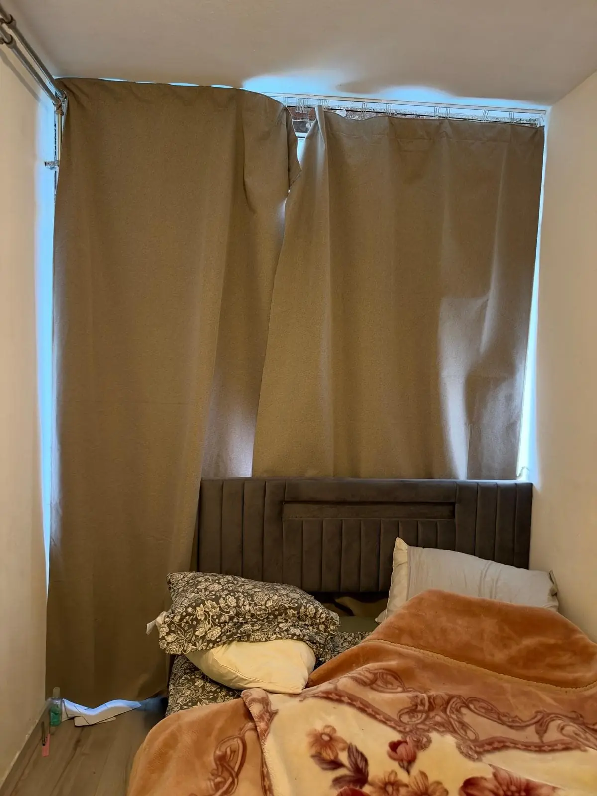 Image 2 of 6