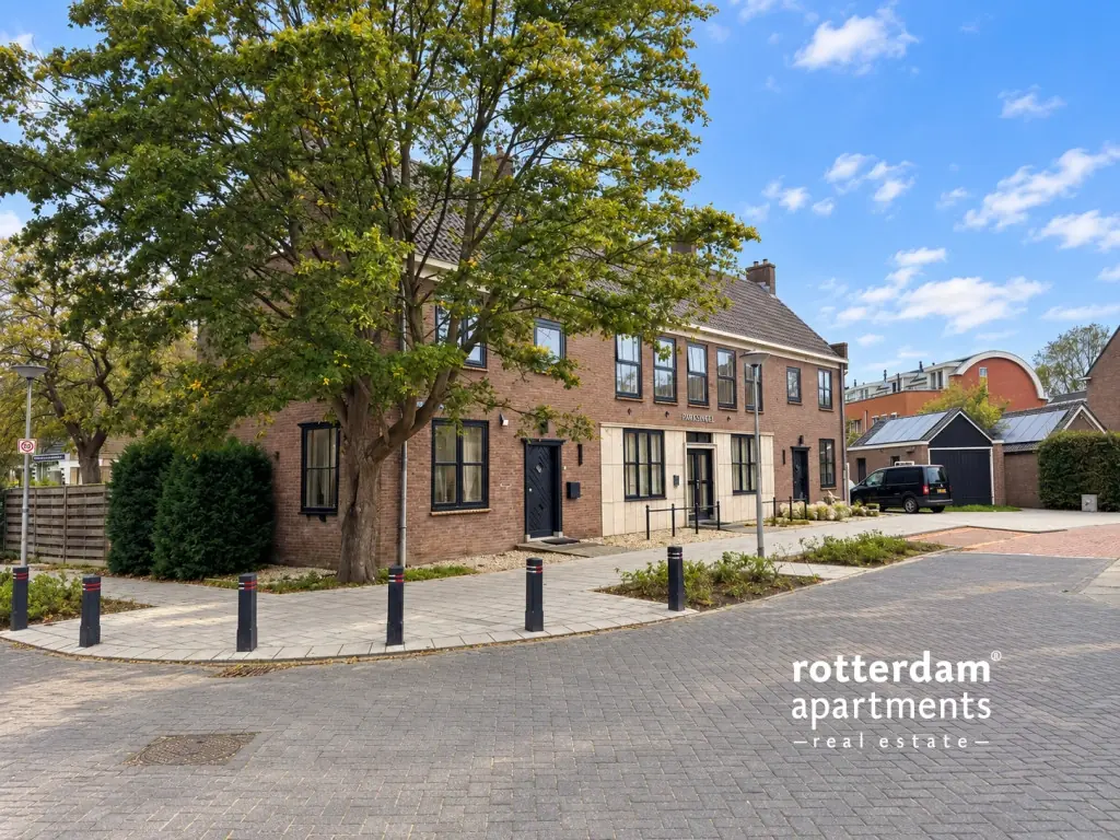 Corner House Koningin Julianaplein, Spijkenisse - For Rent