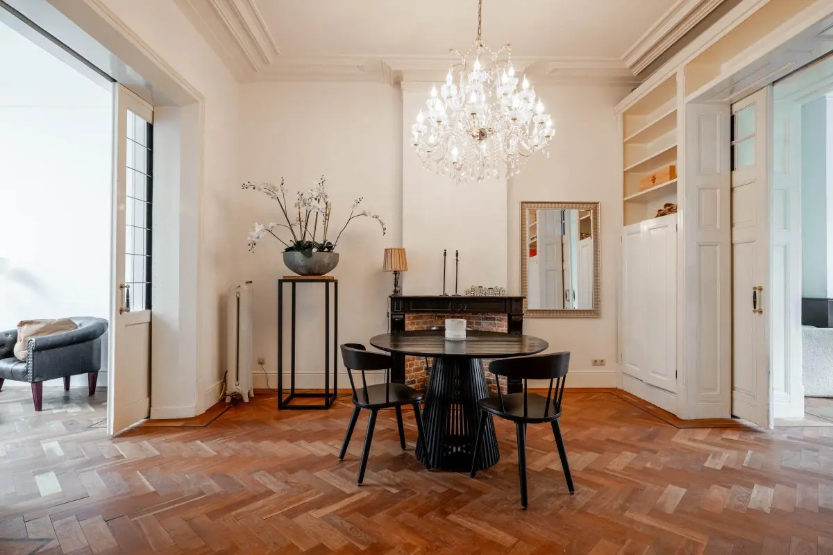 Image 7 of 32