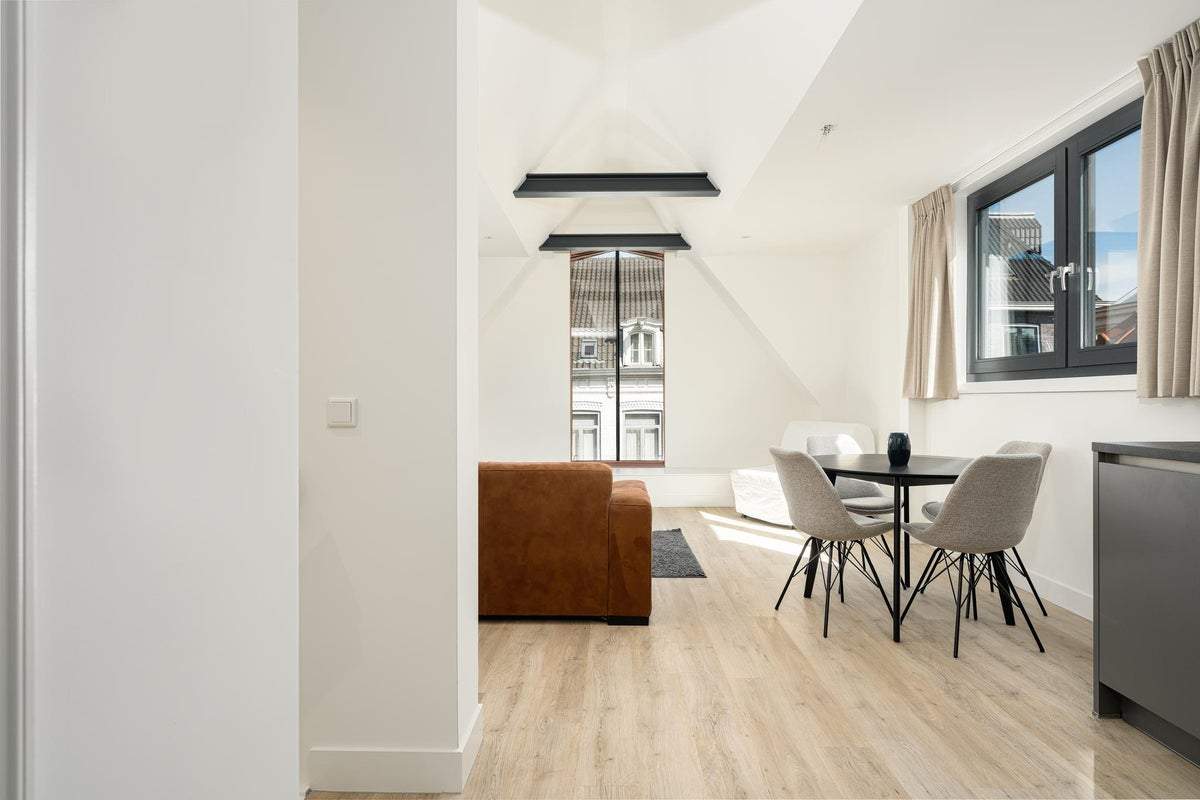 Image 2 of 19