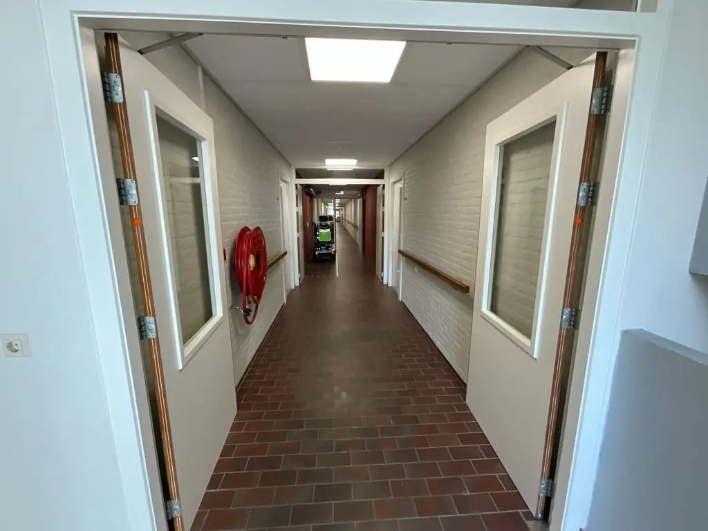 Image 4 of 5