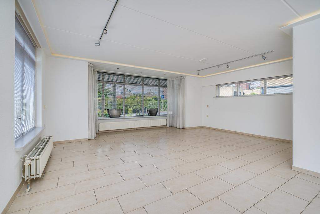 Bild 2 von 24