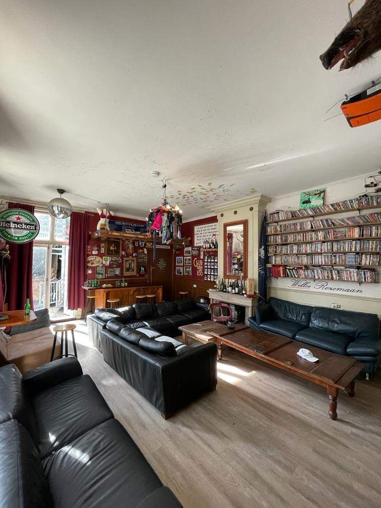 Image 2 of 6