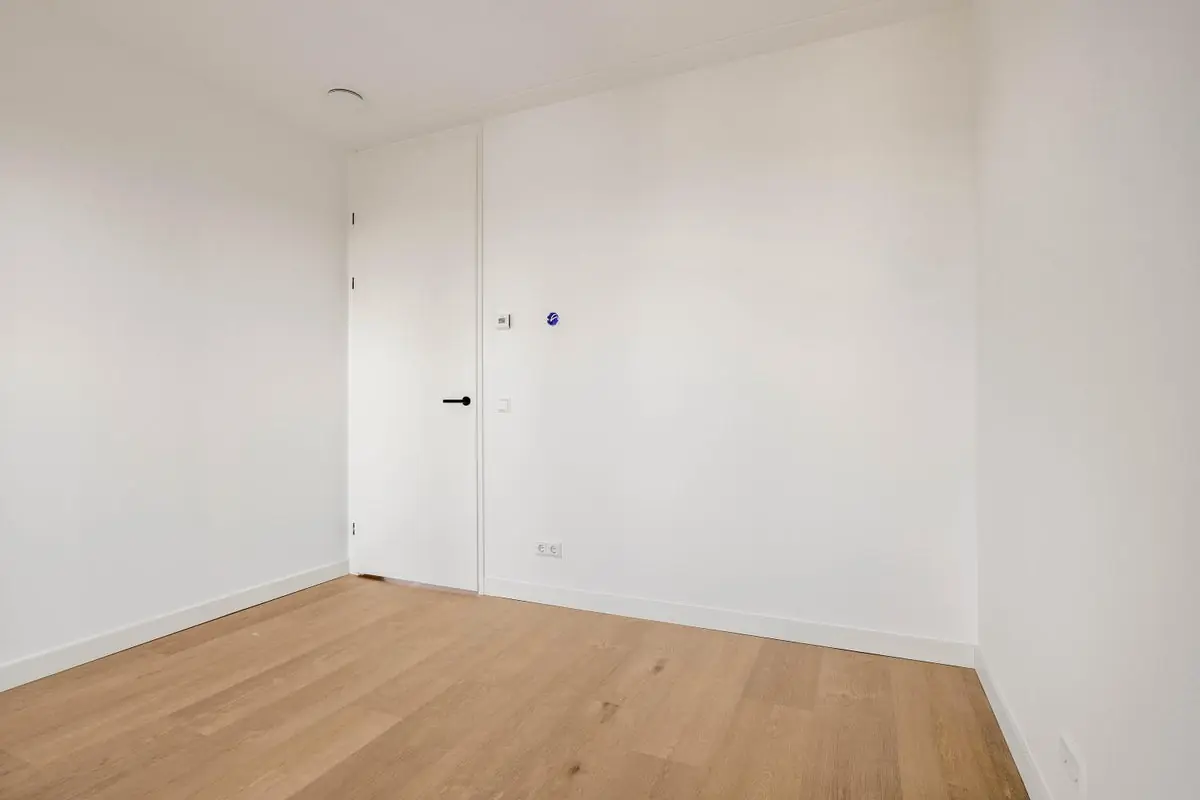 Image 14 of 28