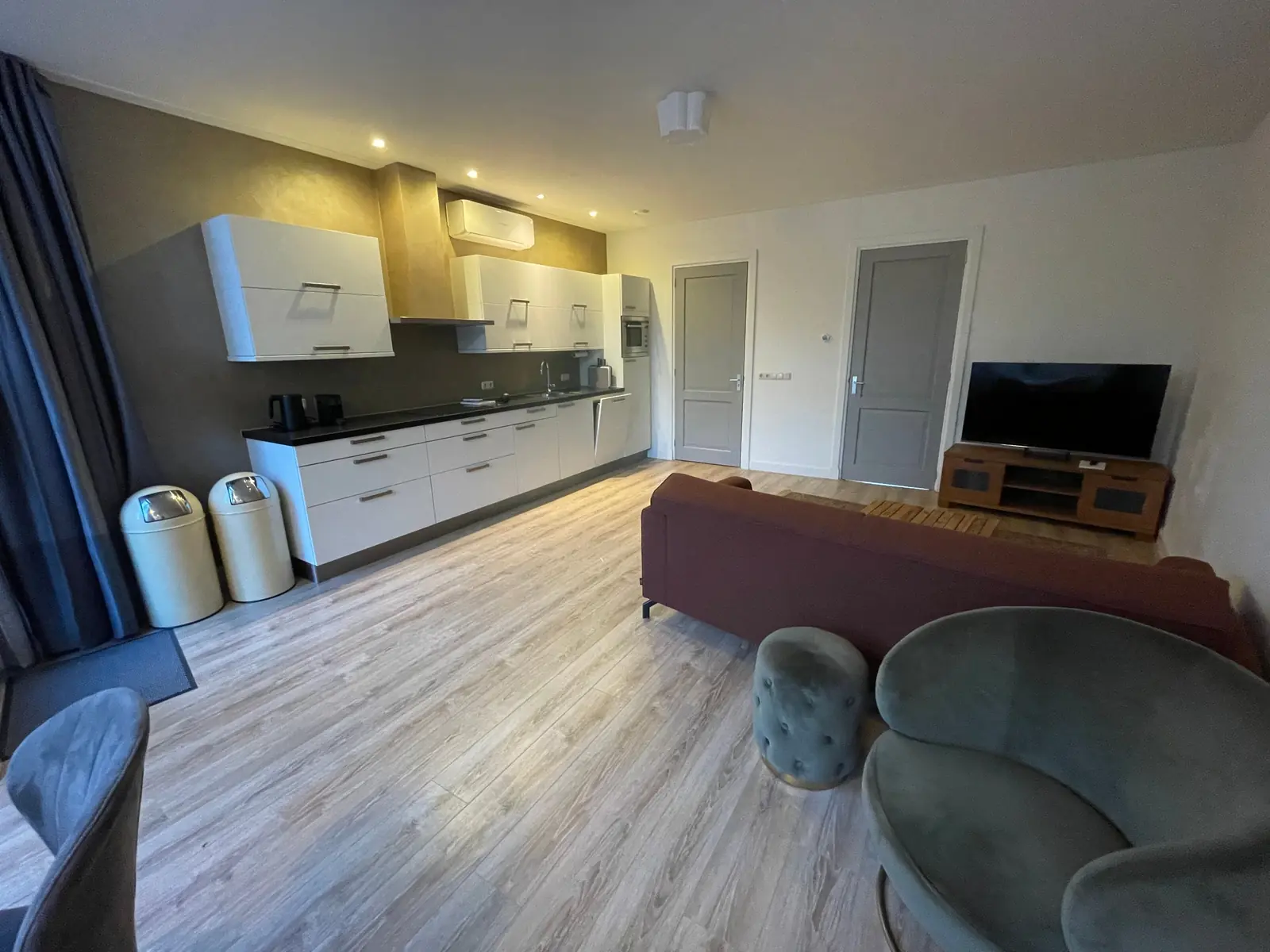 Image 4 of 10