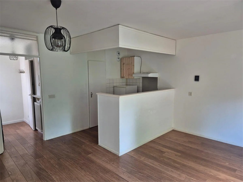 Image 2 of 10