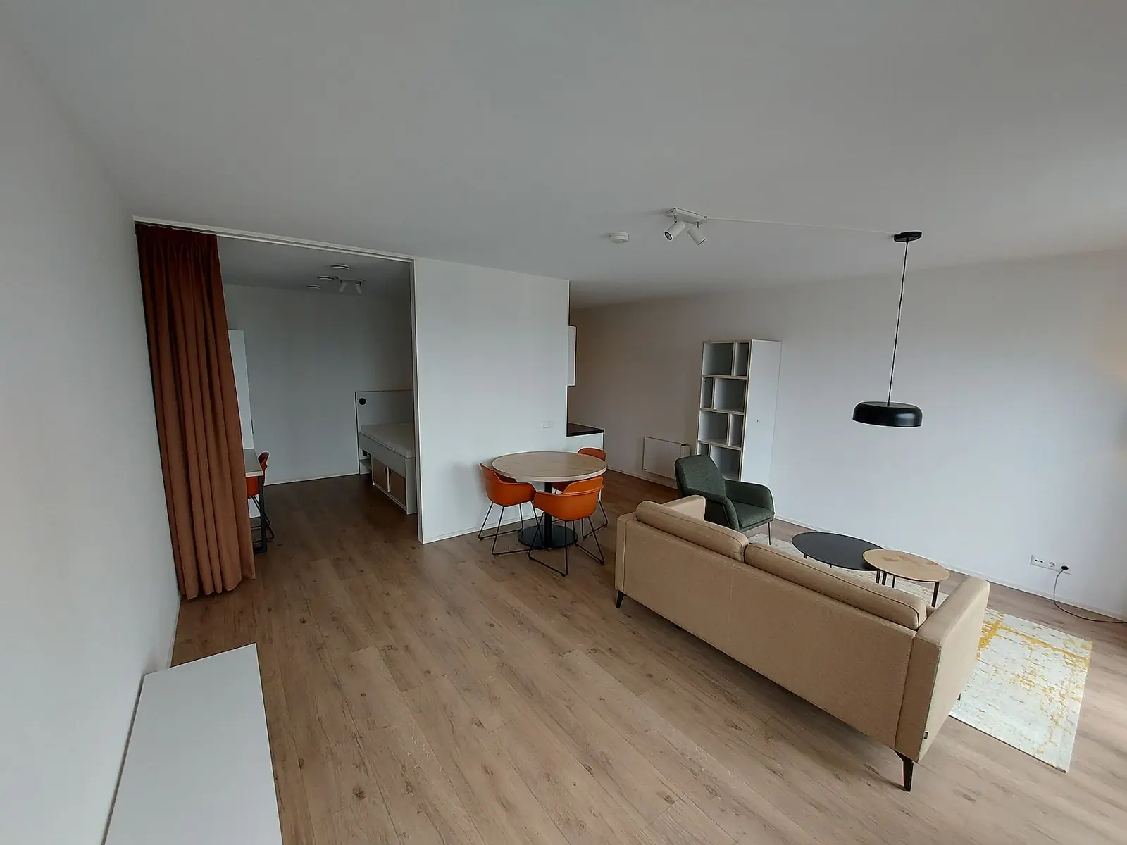 Image 4 of 8