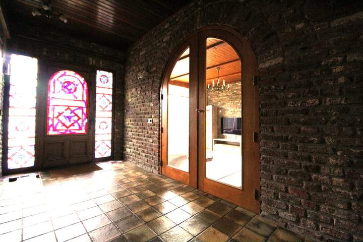 Image 4 of 34