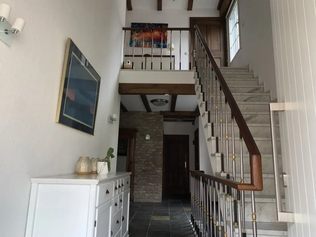 Image 11 of 32