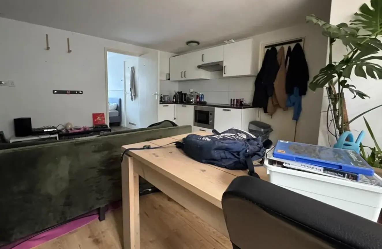 Image 3 of 7