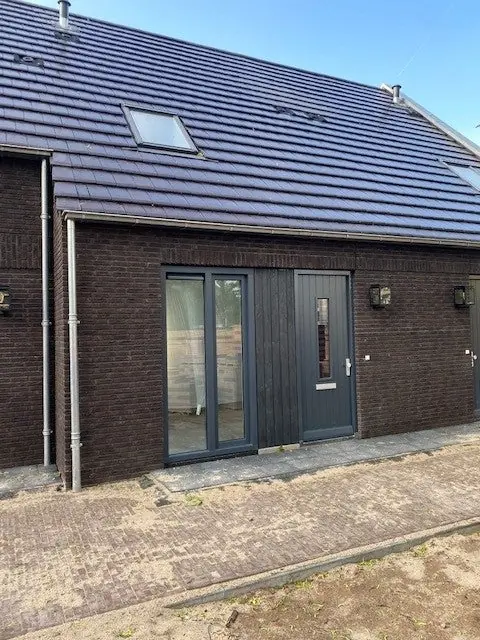 Image 2 of 22