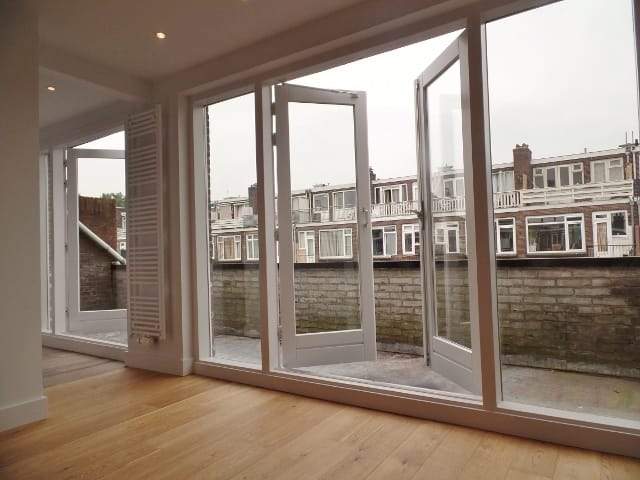 Image 4 of 12