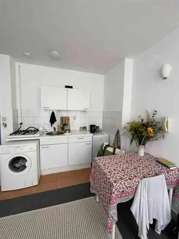 OnGemeubileerd 2-Kamer Appartement aan de Wittevrouwensingel, Utrecht - Te Huur