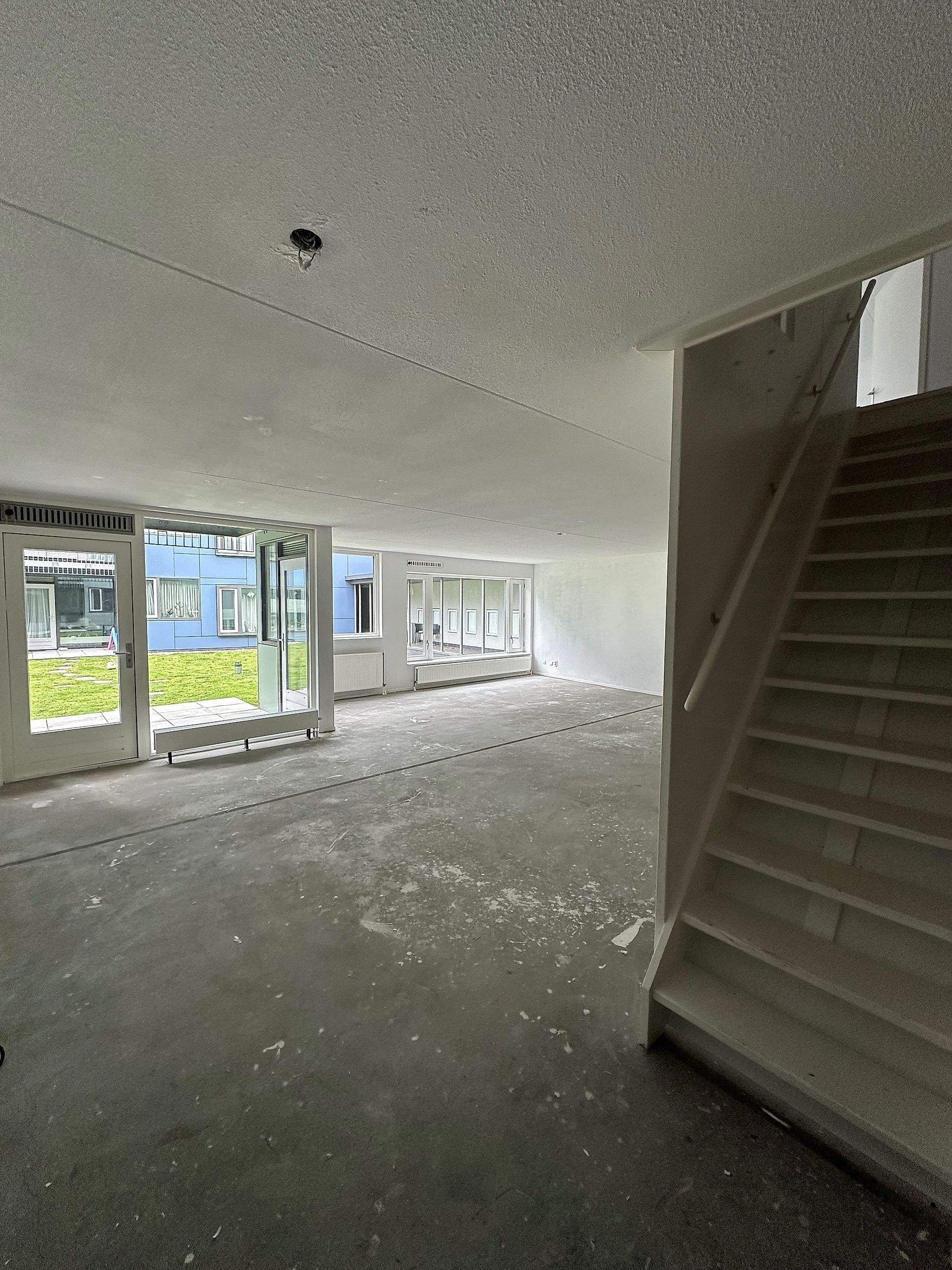Image 4 of 8