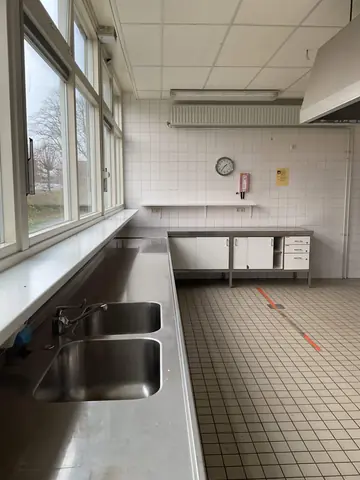 Uncarpeted Room for Rent, Engersmastraat, Uithuizen