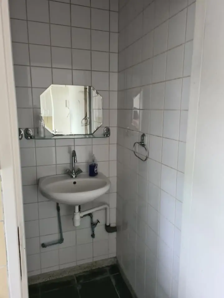 Image 6 of 6