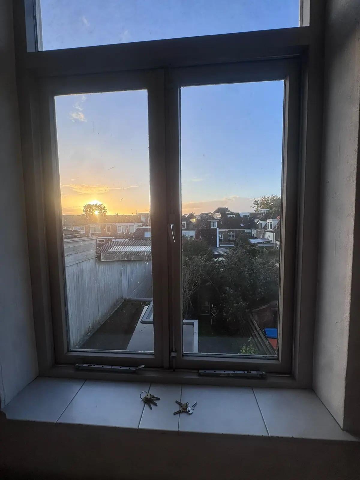 Image 2 of 4