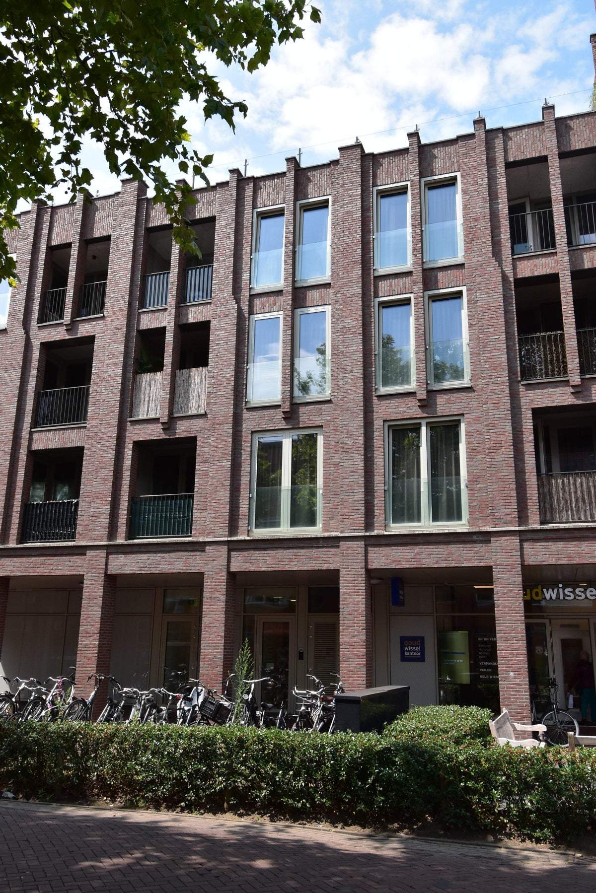 Afbeelding 1 van 15