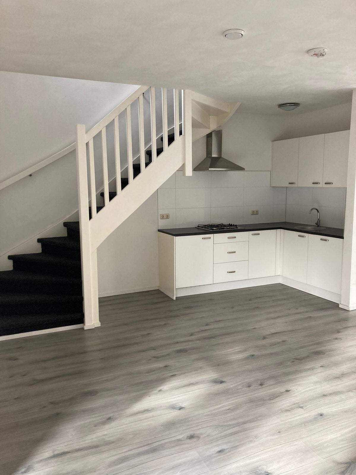 Image 2 of 10