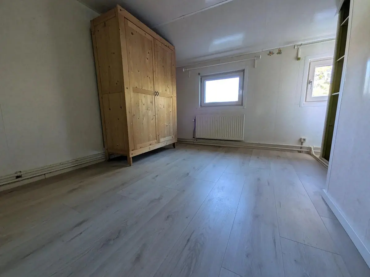 Image 6 of 9