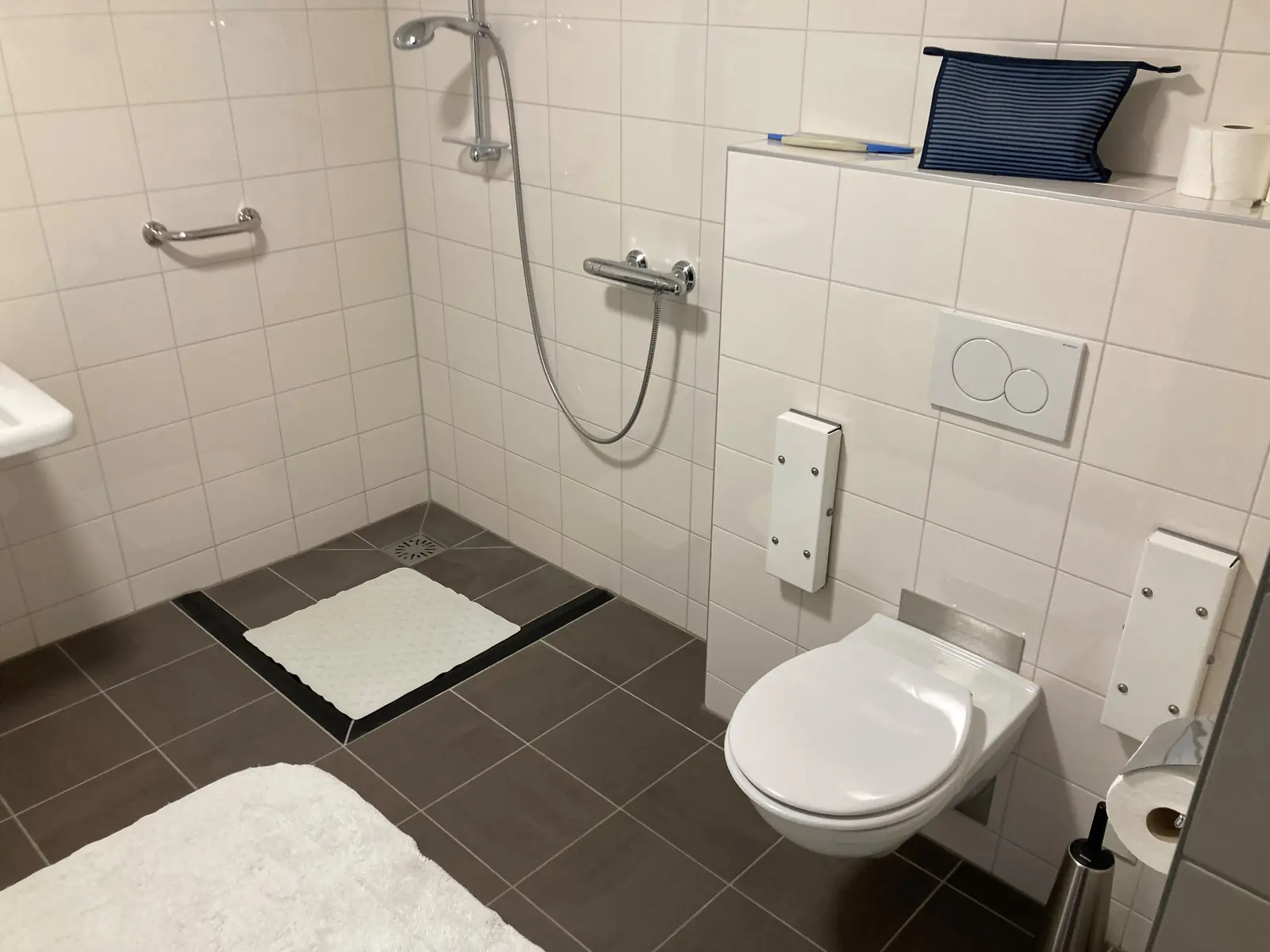 Image 4 of 7