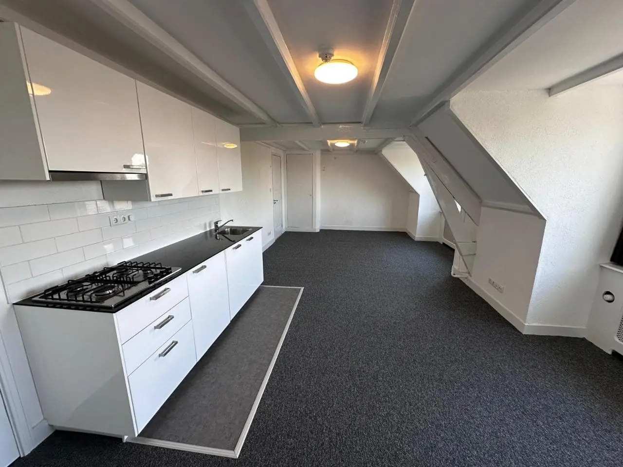 Afbeelding 1 van 6