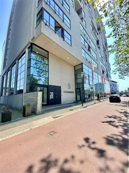 Image 6 of 6
