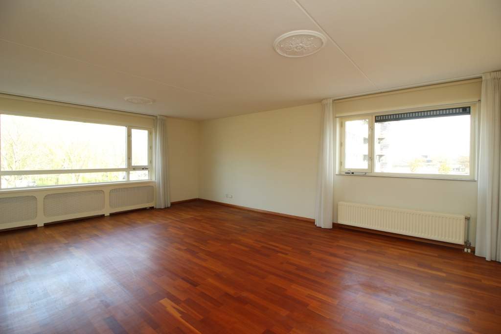 Image 2 of 29