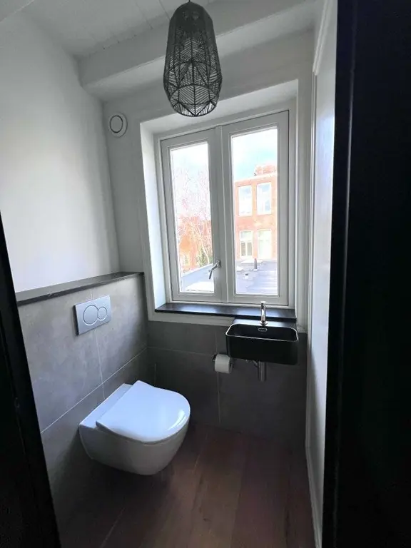 Image 10 of 24