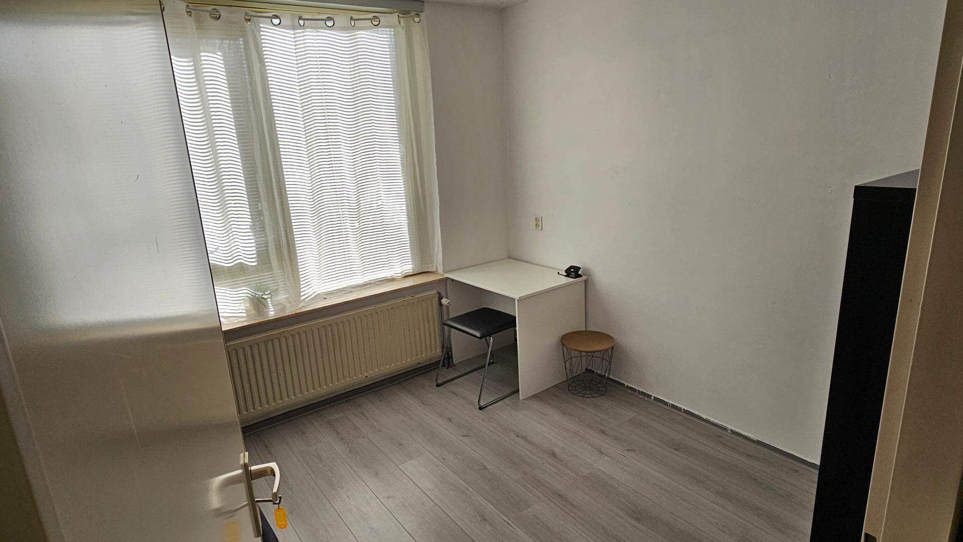 Image 1 of 7