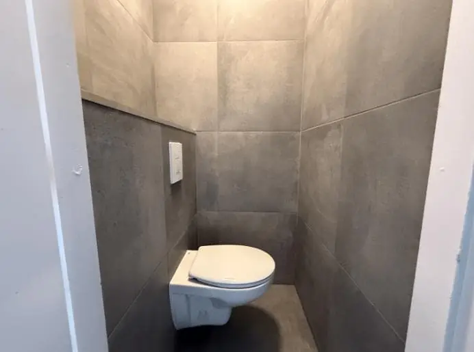 Image 4 of 5