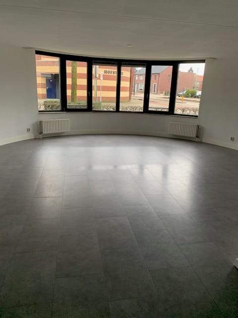 Bild 2 von 12