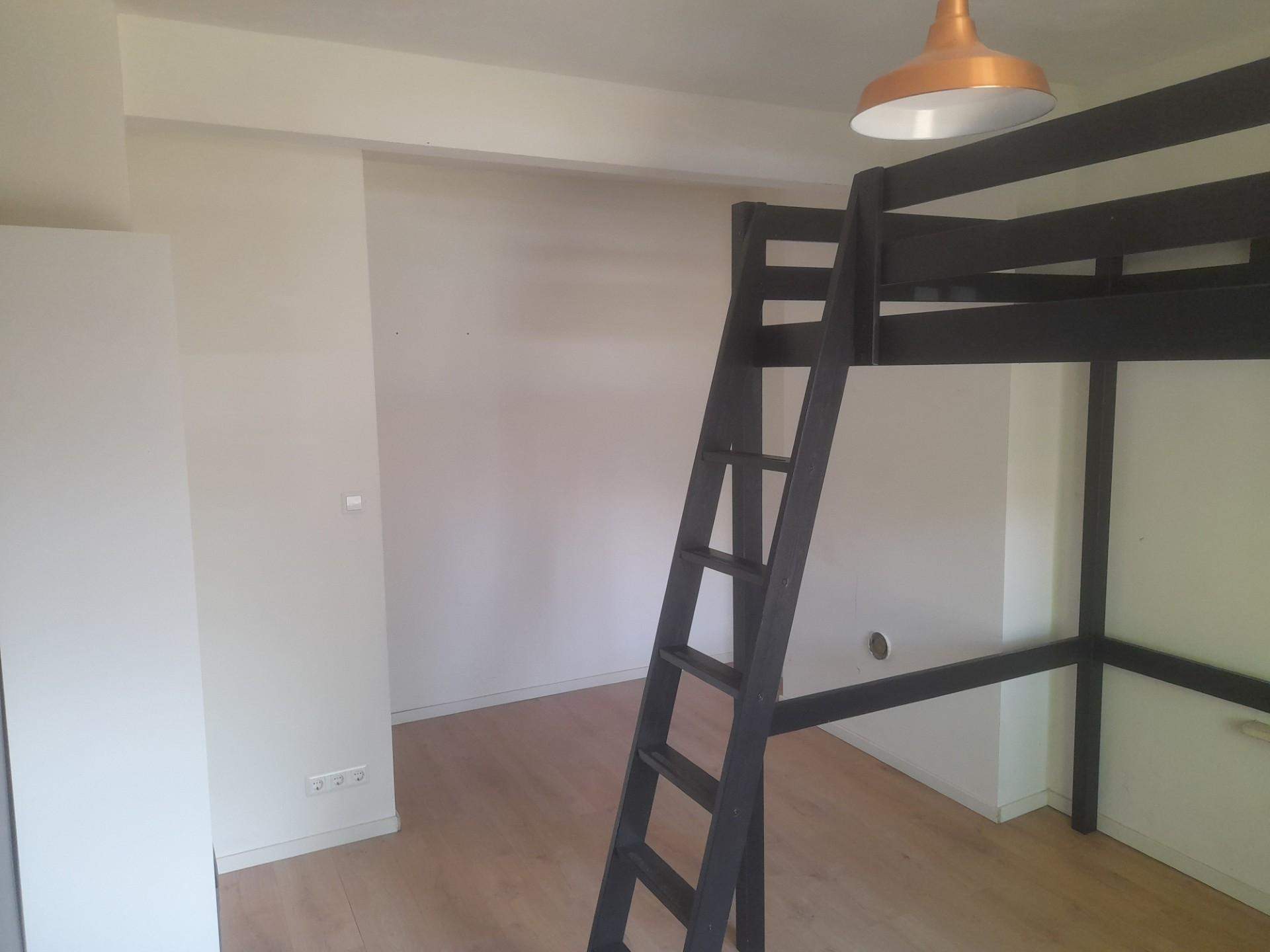 Image 3 of 4