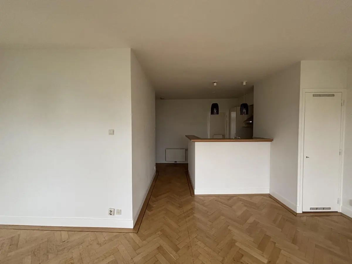 Image 2 of 23