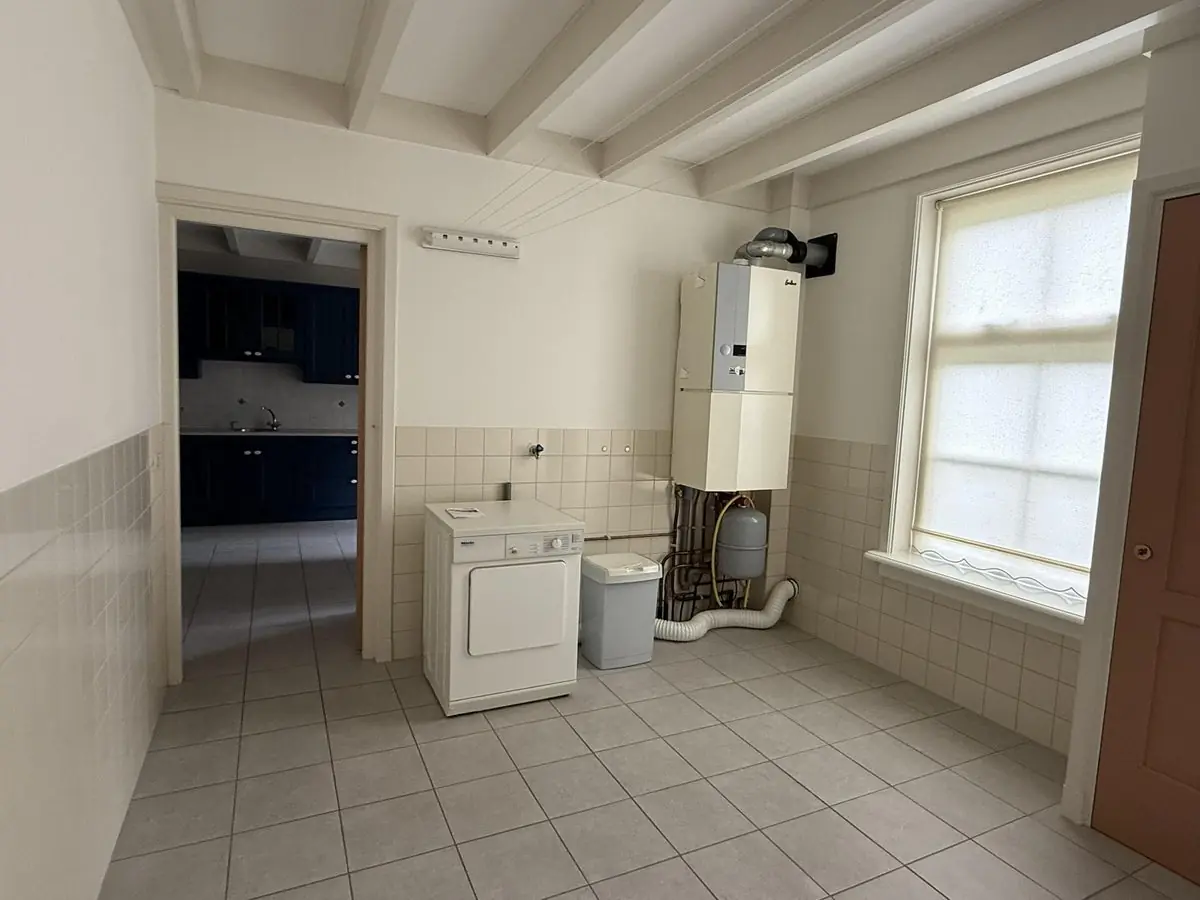 Image 11 of 27