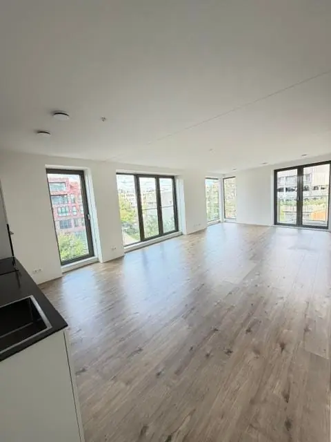 Image 3 of 10