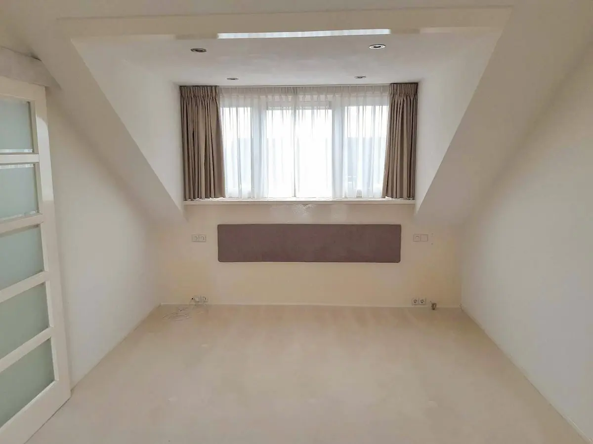 Image 11 of 20
