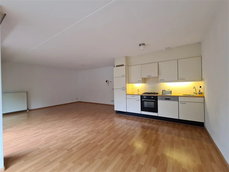 Image 4 of 18