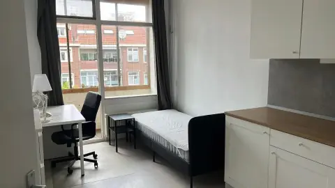 Gemeubileerde studio Rederijkerstraat, Den Haag - Te huur