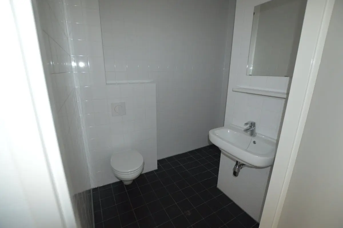 Image 4 of 5