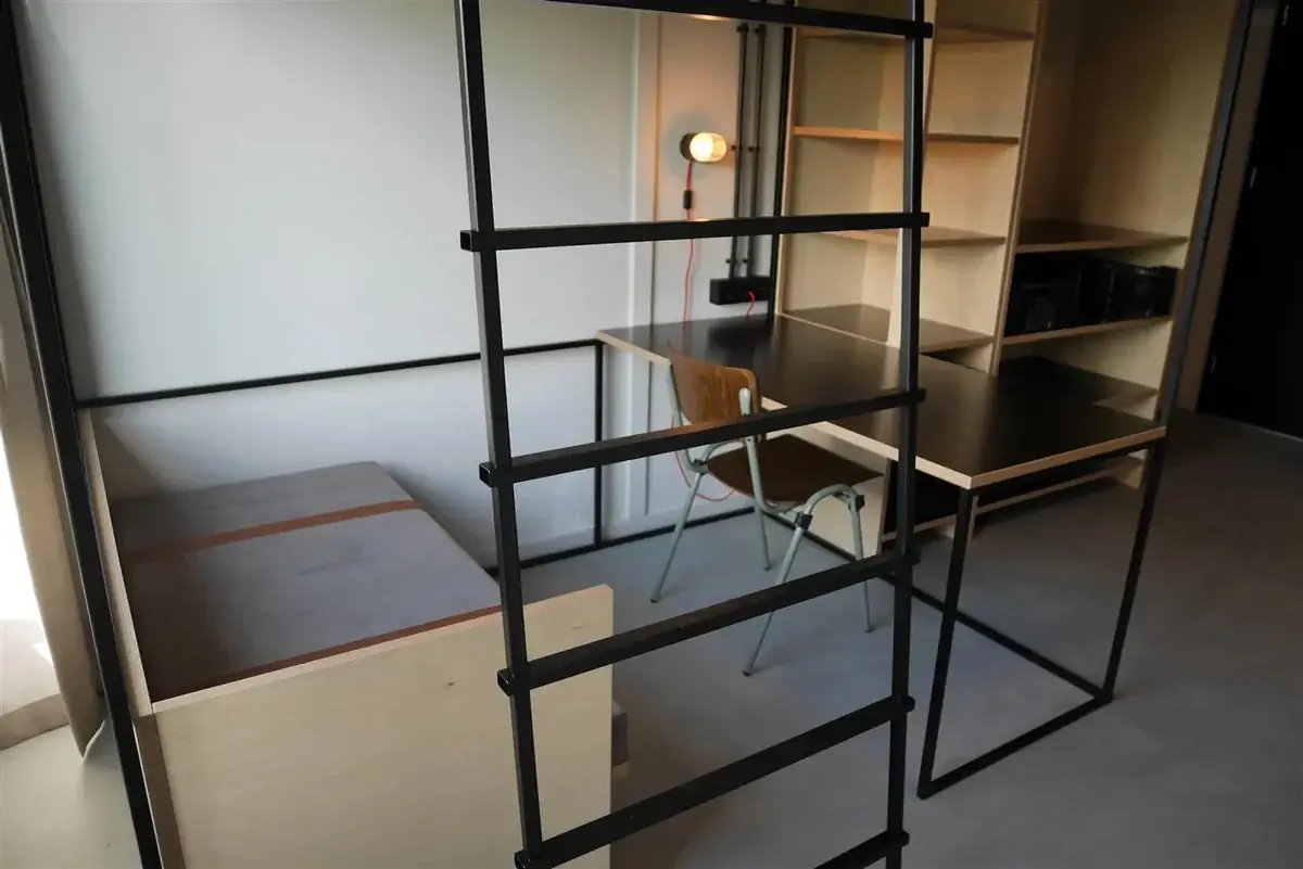 Image 2 of 10