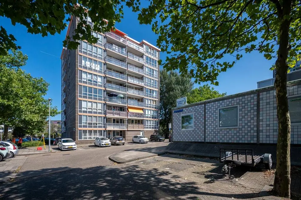 Apartamento de cuatro habitaciones en Messiaenplantsoen, Almere - En alquiler