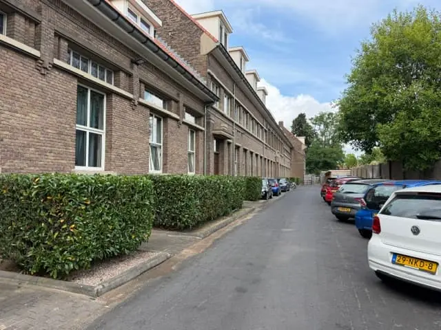 Image 1 sur 8